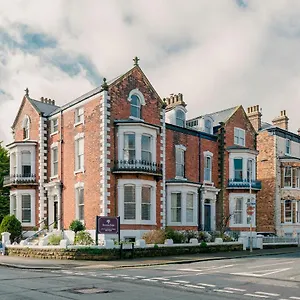 https://17-west-street-scarborough.yorkshirehotels.net